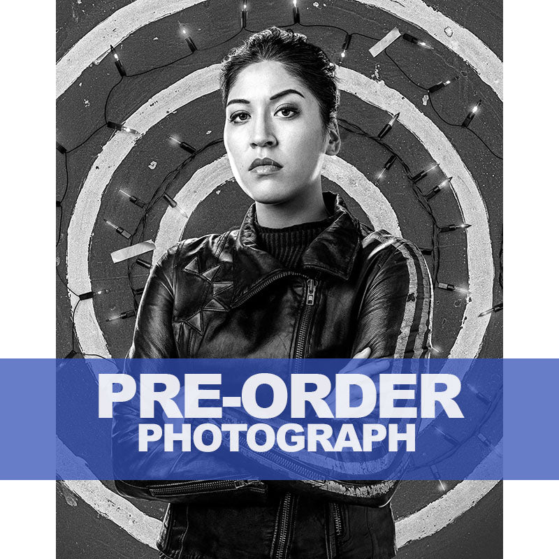 ALAQUA-COX-AUTOGRAPH-PHOTO