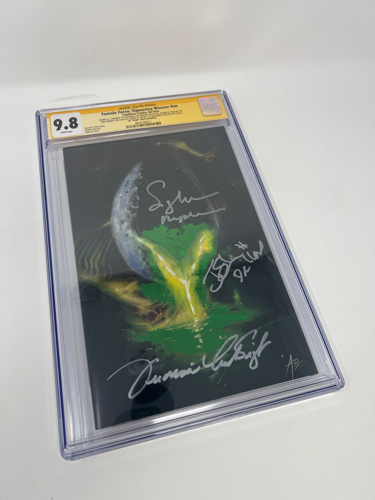 STOCK-ALIEN-CAST-EGG-COVER-1-SIGNED-CGC-COMIC-9.8-VSF-S