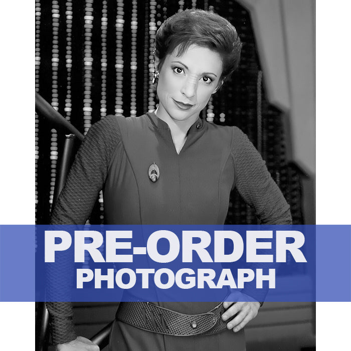 NANA-VISITOR-AUTOGRAPH-PHOTO