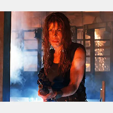 LINDA-HAMILTON-AUTOGRAPH-PHOTO