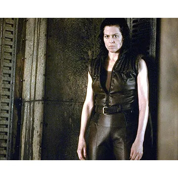 SIGOURNEY-WEAVER-AUTOGRAPH-PHOTO