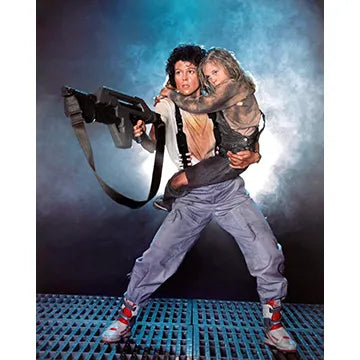 SIGOURNEY-WEAVER-AUTOGRAPH-PHOTO