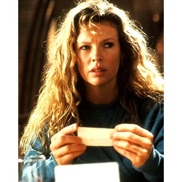 KIM-BASINGER-AUTOGRAPH-PHOTO