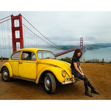 HAILEE-STEINFELD-AUTOGRAPH-PHOTO