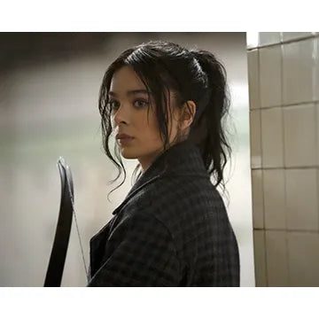 HAILEE-STEINFELD-AUTOGRAPH-PHOTO