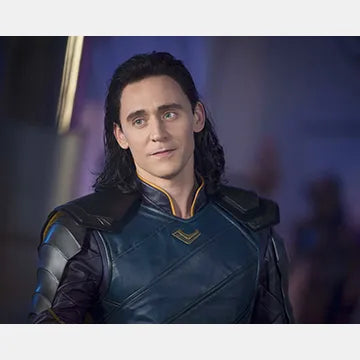 TOM-HIDDLESTON-AUTOGRAPH-PHOTO