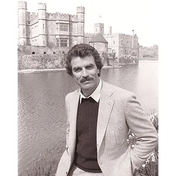 TOM-SELLECK-AUTOGRAPH-PHOTO