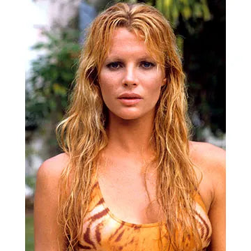 KIM-BASINGER-AUTOGRAPH-PHOTO