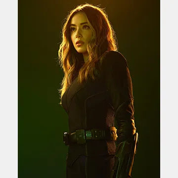 CHLOE-BENNET-AUTOGRAPH-PHOTO