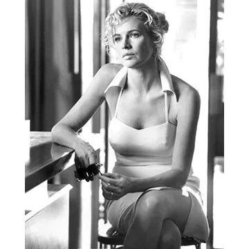 KIM-BASINGER-AUTOGRAPH-PHOTO