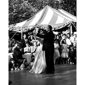 TALIA-SHIRE-AUTOGRAPH-PHOTO