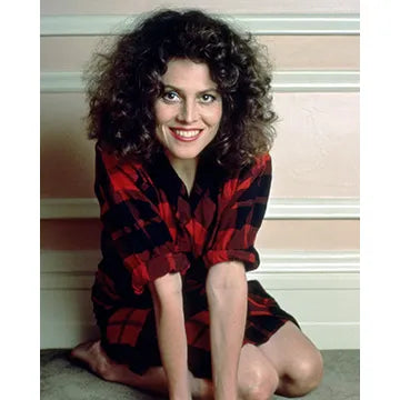 SIGOURNEY-WEAVER-AUTOGRAPH-PHOTO