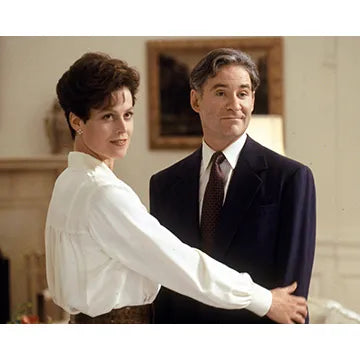 SIGOURNEY-WEAVER-AUTOGRAPH-PHOTO