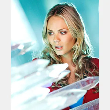 LAURA-VANDERVOORT-AUTOGRAPH-PHOTO