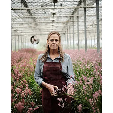 SIGOURNEY-WEAVER-AUTOGRAPH-PHOTO