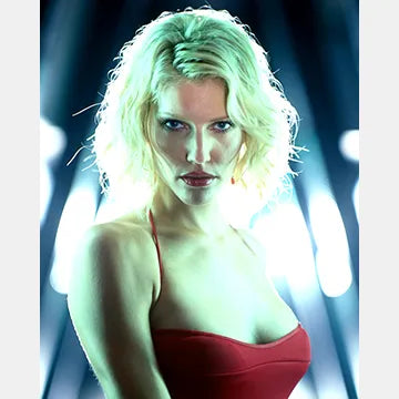TRICIA-HELFER-AUTOGRAPH-PHOTO
