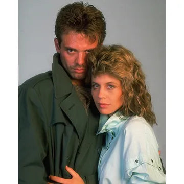 LINDA-HAMILTON-AUTOGRAPH-PHOTO