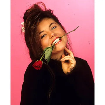 TIFFANI-THIESSEN-AUTOGRAPH-PHOTO