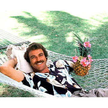TOM-SELLECK-AUTOGRAPH-PHOTO