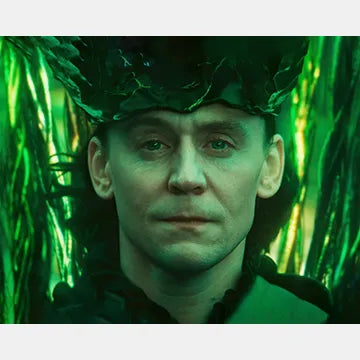 TOM-HIDDLESTON-AUTOGRAPH-PHOTO