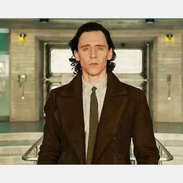 TOM-HIDDLESTON-AUTOGRAPH-PHOTO
