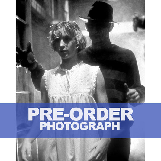 AMANDA-WYSS-AUTOGRAPH-PHOTO