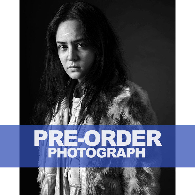 COURTNEY-EATON-AUTOGRAPH-PHOTO