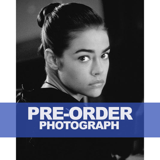 DENISE-RICHARDS-AUTOGRAPH-PHOTO