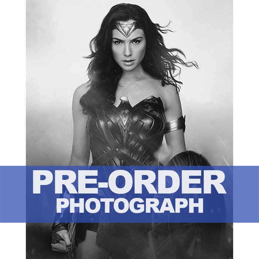 GAL-GADOT-AUTOGRAPH-PHOTO