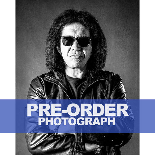 GENE-SIMMONS-AUTOGRAPH-PHOTO