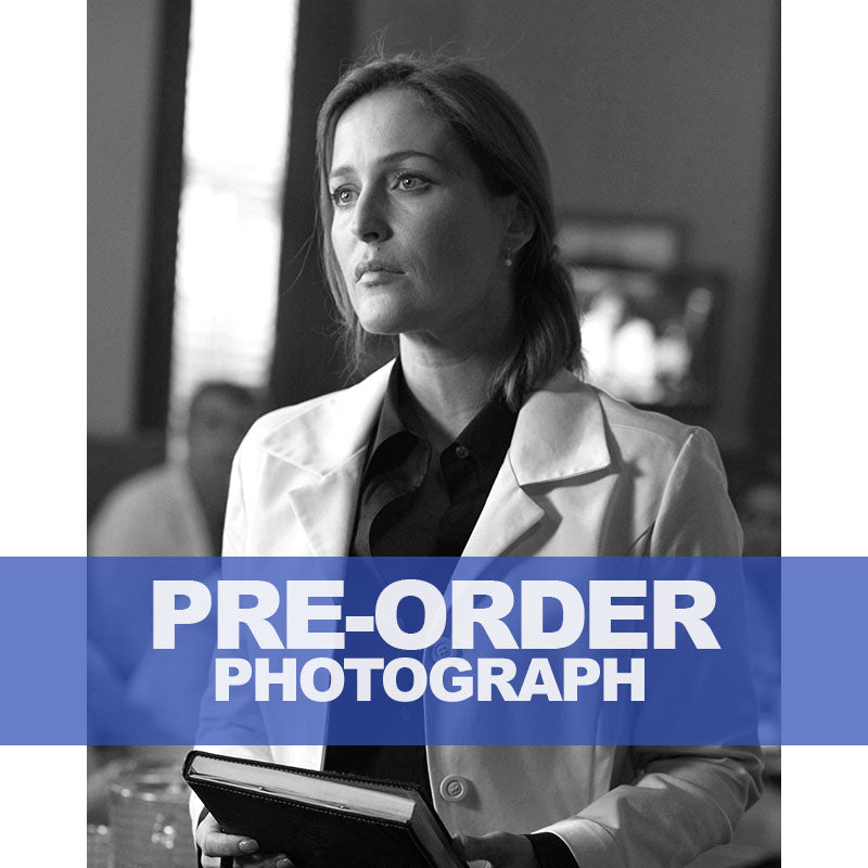 GILLIAN-ANDERSON-AUTOGRAPH-PHOTO
