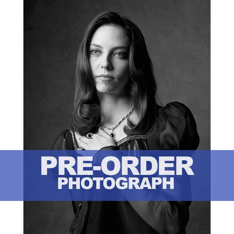 JULIET-LANDAU-AUTOGRAPH-PHOTO