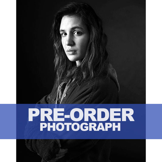 SOPHIE-NELISSE-AUTOGRAPH-PHOTO