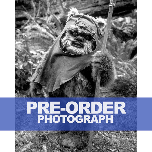 WARWICK-DAVIS-AUTOGRAPH-PHOTO