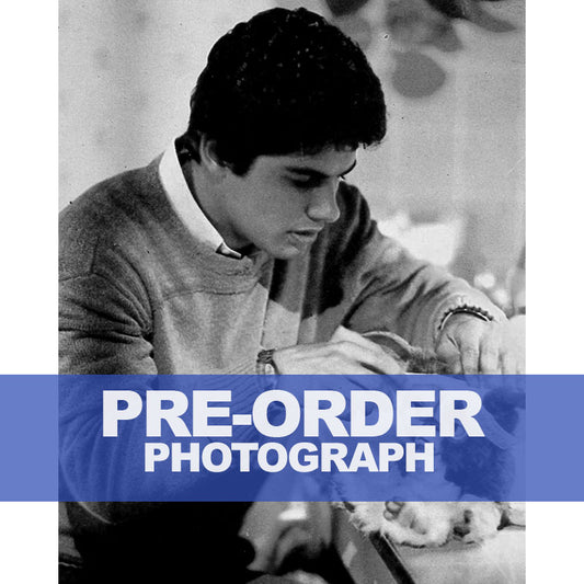 ZACH-GALLIGAN-AUTOGRAPH-PHOTO