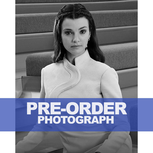 ZOE-STEINER-AUTOGRAPH-PHOTO