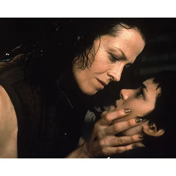 SIGOURNEY-WEAVER-AUTOGRAPH-PHOTO