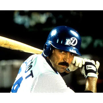 TOM-SELLECK-AUTOGRAPH-PHOTO