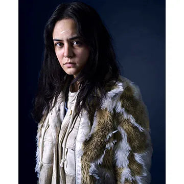 COURTNEY-EATON-AUTOGRAPH-PHOTO