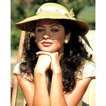 CATHERINE-ZETA-JONES-AUTOGRAPH-PHOTO