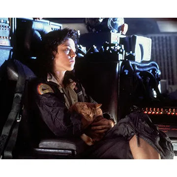 SIGOURNEY-WEAVER-AUTOGRAPH-PHOTO