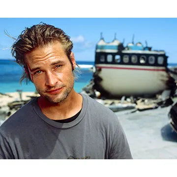 JOSH-HOLLOWAY-AUTOGRAPH-PHOTO