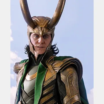 TOM-HIDDLESTON-AUTOGRAPH-PHOTO