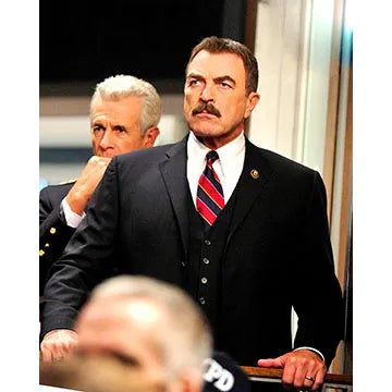 TOM-SELLECK-AUTOGRAPH-PHOTO