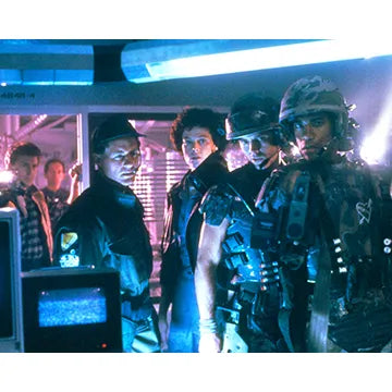 SIGOURNEY-WEAVER-AUTOGRAPH-PHOTO