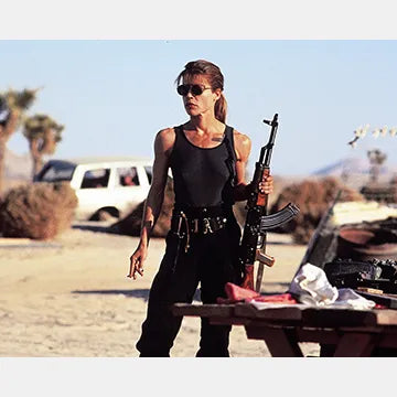 LINDA-HAMILTON-AUTOGRAPH-PHOTO