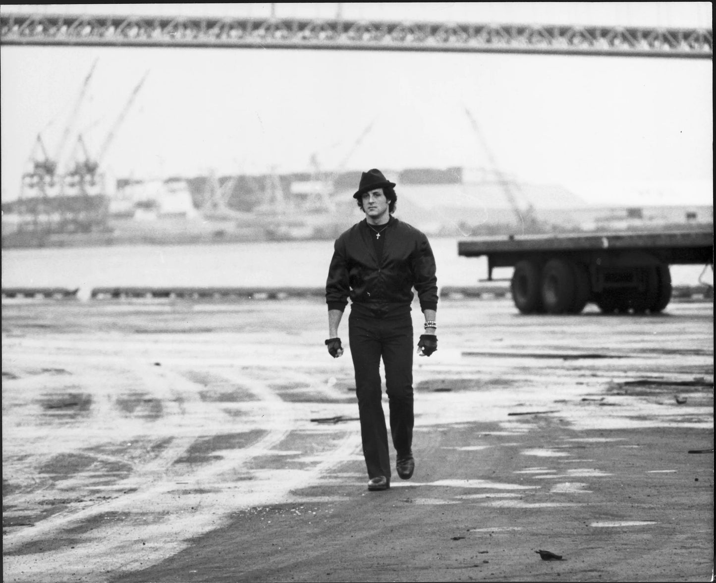 SYLVESTER-STALLONE-AUTOGRAPH-PHOTO