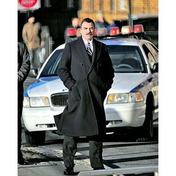TOM-SELLECK-AUTOGRAPH-PHOTO