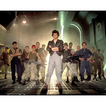 SIGOURNEY-WEAVER-AUTOGRAPH-PHOTO