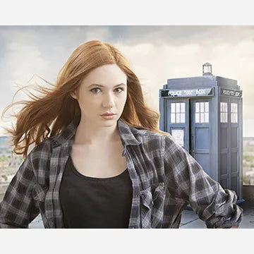 KAREN-GILLAN-AUTOGRAPH-PHOTO